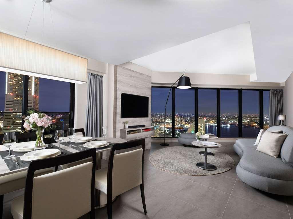 Oakwood Suites Yokohama Йокогама Номер фото A suite at The Ritz-Carlton, Tokyo