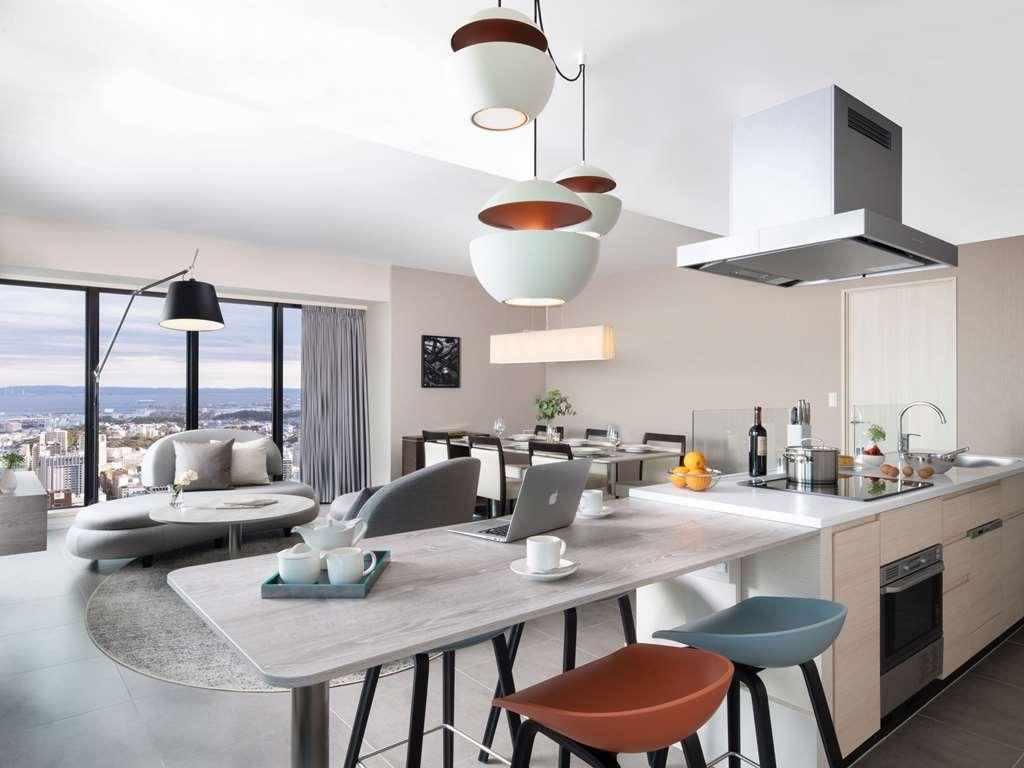 Oakwood Suites Yokohama Йокогама Номер фото A modern kitchen