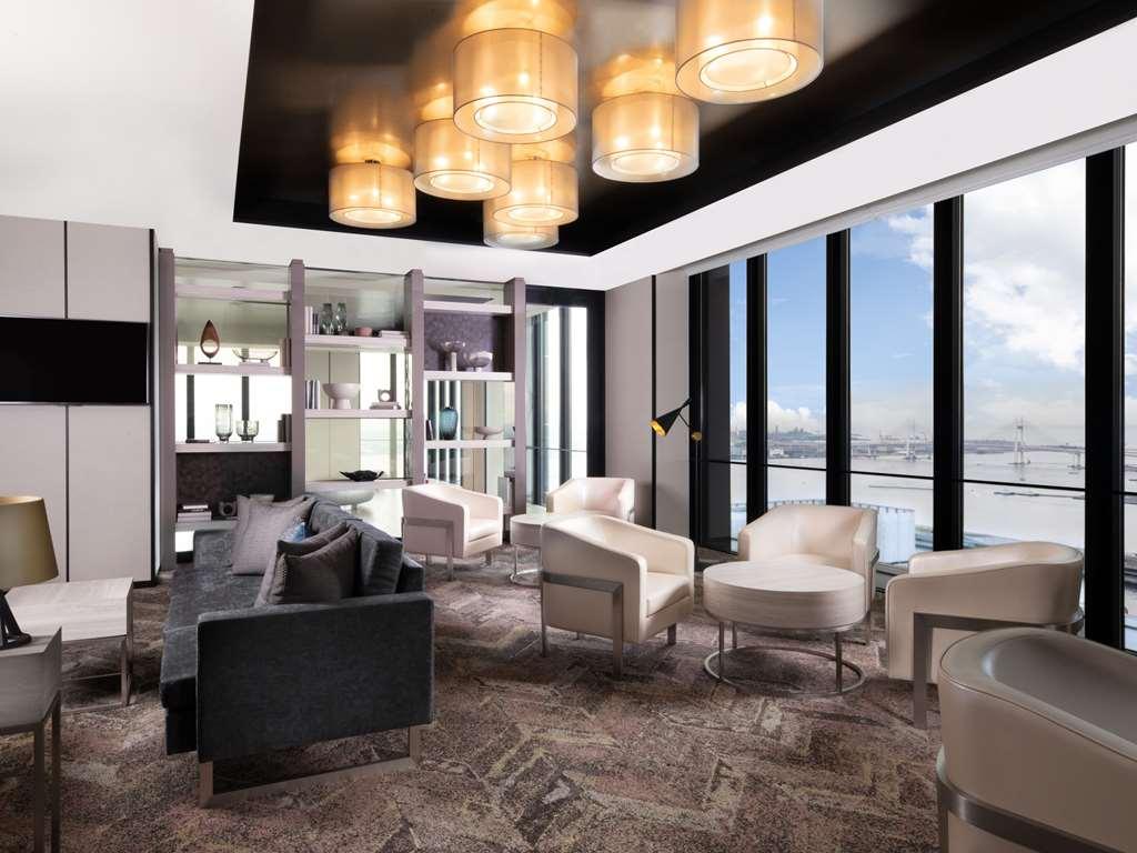 Oakwood Suites Yokohama Йокогама Ресторан фото The interior of the club